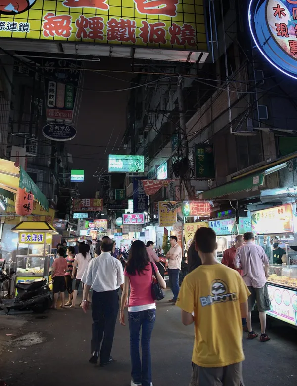 야간에 열리는 야시장 노점