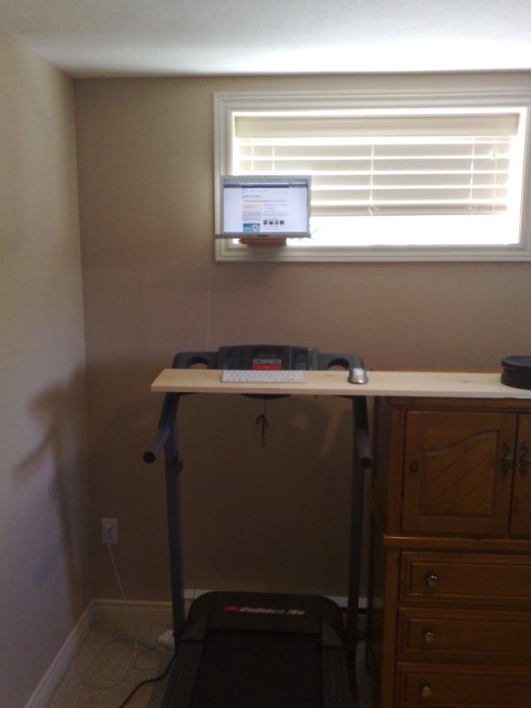 Treadmill vs. Outdoor Running: Comparing Workout Impact and Knee Strain